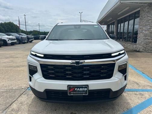 Summit White 2026 Chevrolet Traverse LT