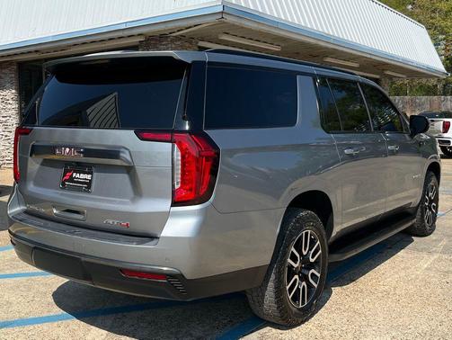 2023 GMC Yukon XL 4WD AT4