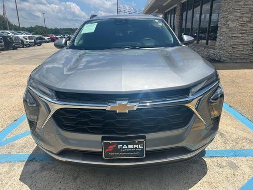 Sterling Gray Metallic 2025 Chevrolet Trax LT