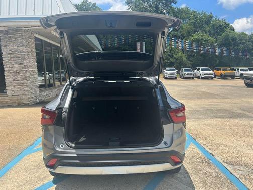 Sterling Gray Metallic 2025 Chevrolet Trax LT