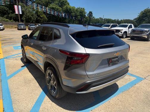 Sterling Gray Metallic 2025 Chevrolet Trax LT