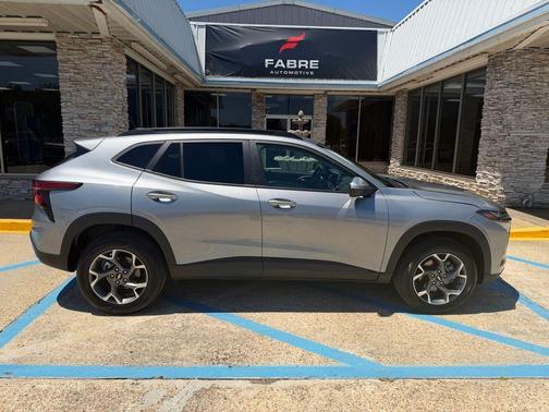 Sterling Gray Metallic 2025 Chevrolet Trax LT