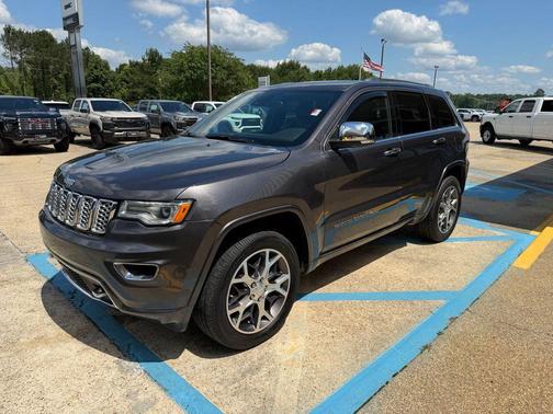 Granite Crystal Metallic Clearcoat 2019 Jeep Grand Cherokee Overland