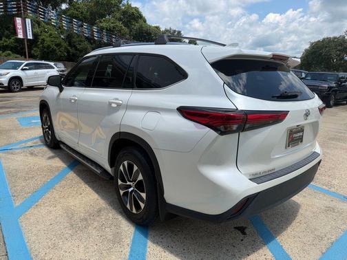 Blizzard Pearl 2021 Toyota Highlander XLE
