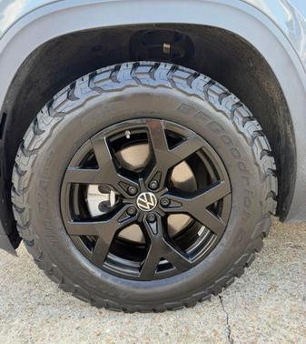 Pure Gray 2024 Volkswagen Atlas 2.0T SE w/Technology 4MOTION