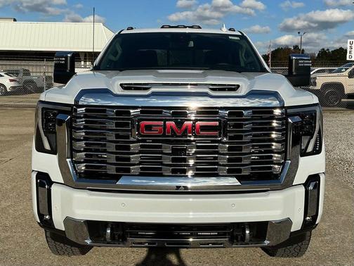 Glacier White Tricoat 2026 GMC Sierra 2500 Denali