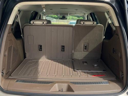 Pearl Beige Metallic 2022 GMC Yukon XL Denali