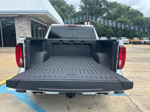 Glacier White Tricoat 2026 GMC Sierra 1500 Denali Ultimate