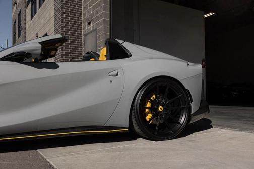 2022 Ferrari 812 GTS Base