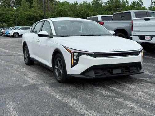 Snow White Pearl 2025 Kia K4 LXS