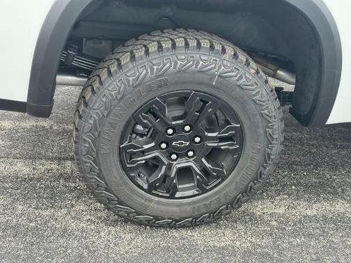 Summit White 2026 Chevrolet Silverado 1500 ZR2