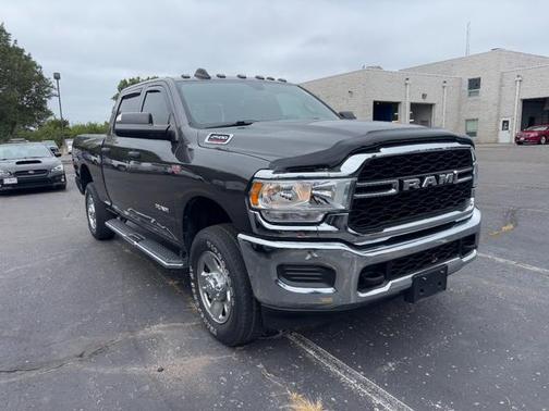 2022 RAM 2500 Tradesman Crew Cab 4x4 6'4' Box