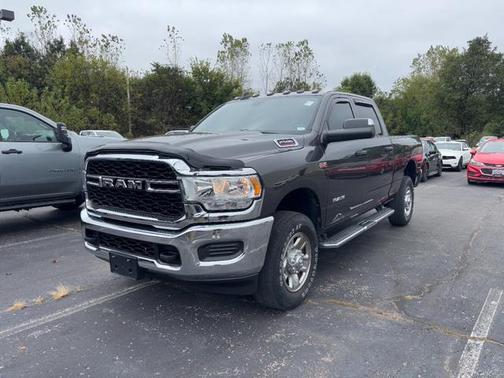 2022 RAM 2500 Tradesman Crew Cab 4x4 6'4' Box