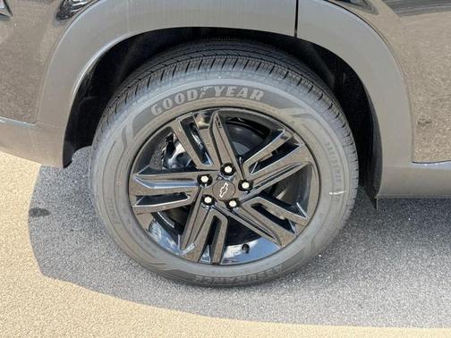 Mosaic Black Metallic 2026 Chevrolet Trax FWD ACTIV