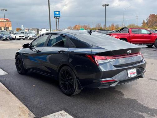 2023 Hyundai ELANTRA SE