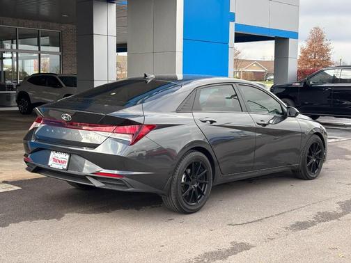 2023 Hyundai ELANTRA SE