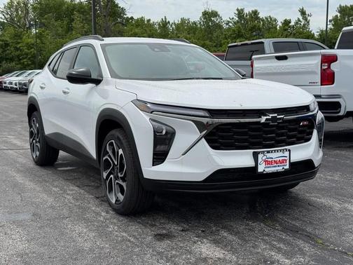 Summit White 2026 Chevrolet Trax FWD 2RS