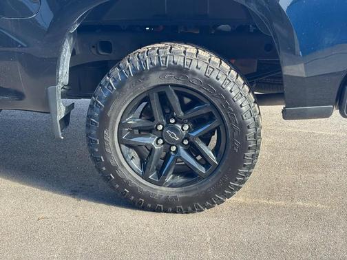 2022 Chevrolet Silverado 1500 Custom Trail Boss