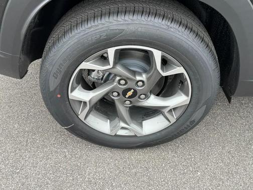 Mosaic Black Metallic 2026 Chevrolet Trax LT