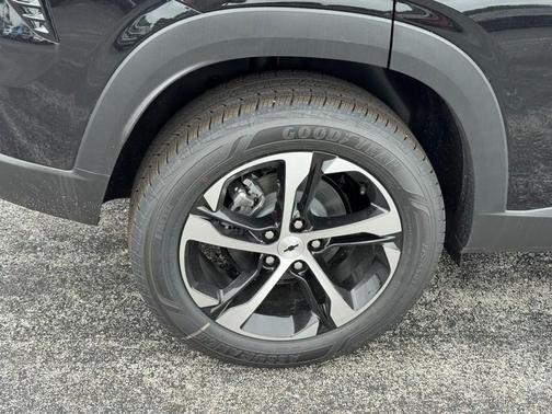 Mosaic Black Metallic 2026 Chevrolet Trax FWD 1RS