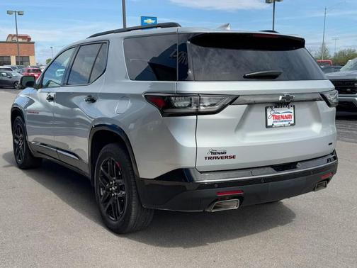 Silver Ice Metallic 2021 Chevrolet Traverse Premier