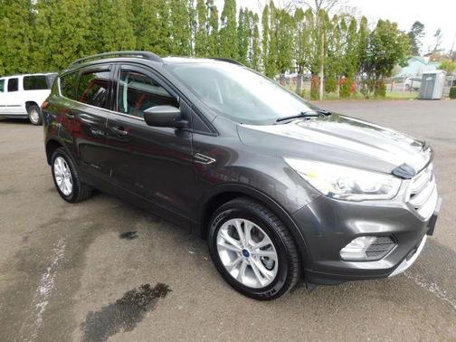 Magnetic Metallic 2017 Ford Escape SE