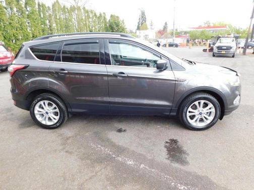 Magnetic Metallic 2017 Ford Escape SE