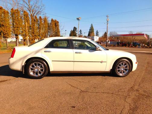 2006 Chrysler 300C Base