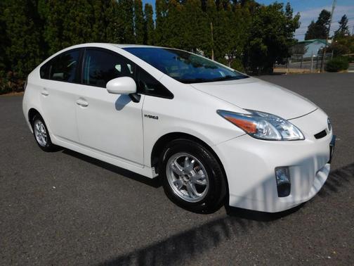 2010 Toyota Prius III