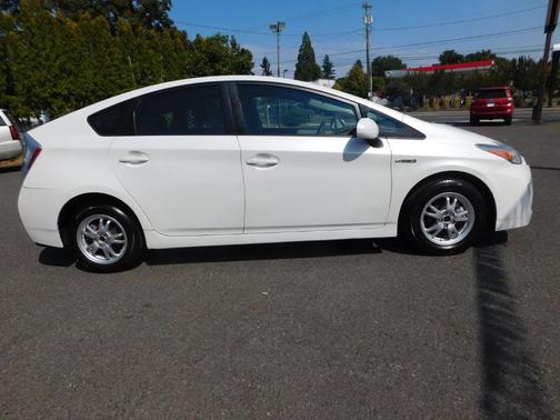 2010 Toyota Prius III