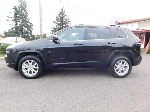 Brilliant Black Crystal Pearlcoat 2016 Jeep Cherokee Latitude