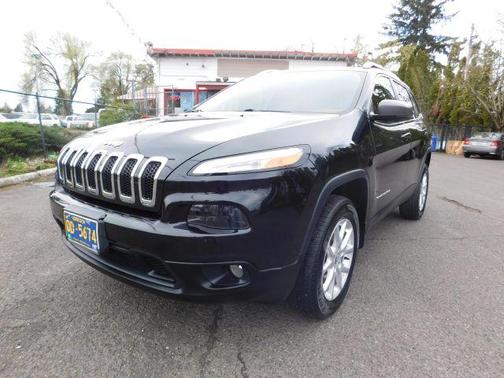 Brilliant Black Crystal Pearlcoat 2016 Jeep Cherokee Latitude