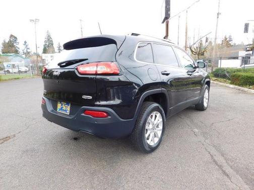 Brilliant Black Crystal Pearlcoat 2016 Jeep Cherokee Latitude