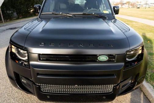 2022 Land Rover Defender V8