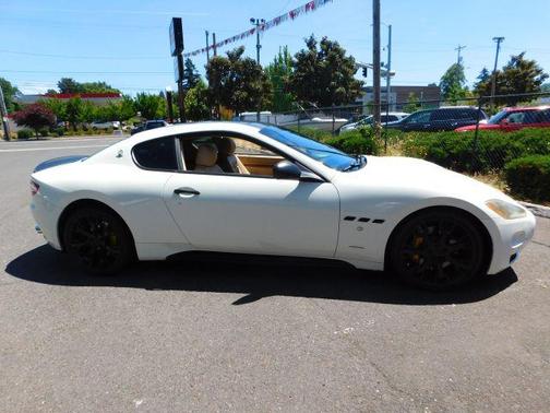 Bianco Fuji 2011 Maserati GranTurismo S