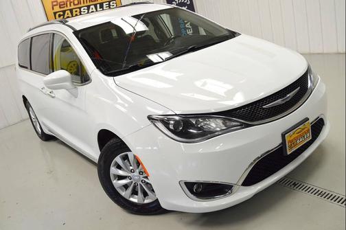 Granite Crystal Metallic Clearcoat 2019 Chrysler Pacifica Touring L