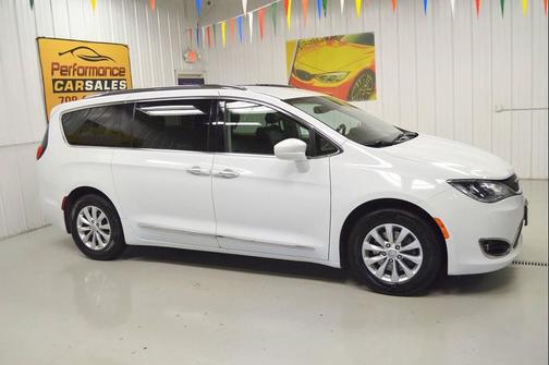 Granite Crystal Metallic Clearcoat 2019 Chrysler Pacifica Touring L