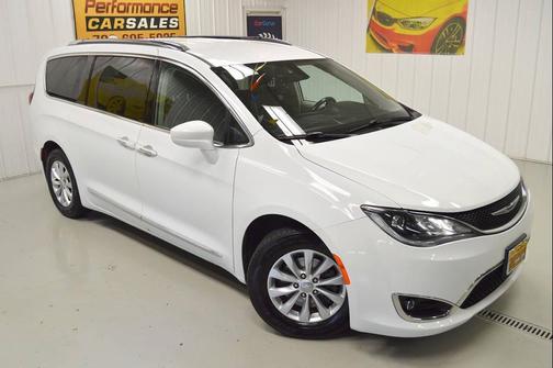 Granite Crystal Metallic Clearcoat 2019 Chrysler Pacifica Touring L