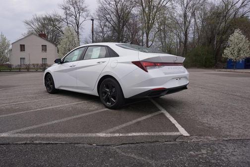 2021 Hyundai ELANTRA SEL