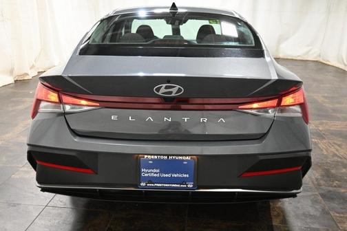 2025 Hyundai ELANTRA SE