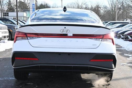 2025 Hyundai ELANTRA HEV SEL Sport