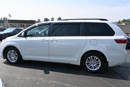 2017 Toyota Sienna XLE