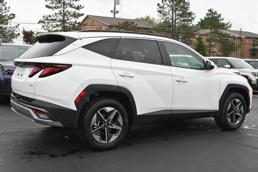 2025 Hyundai TUCSON SE