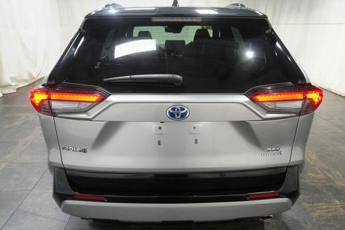 Silver Sky Metallic 2019 Toyota RAV4 Hybrid XSE