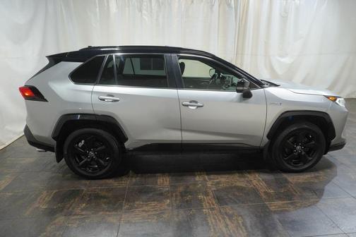 Silver Sky Metallic 2019 Toyota RAV4 Hybrid XSE