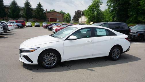 2024 Hyundai ELANTRA SEL
