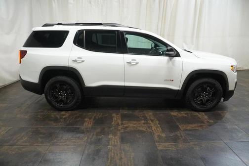 2022 GMC Acadia AT4