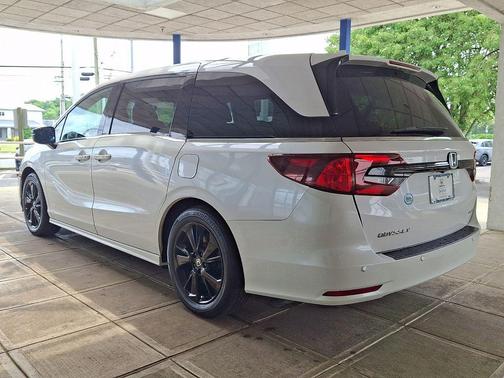 White 2023 Honda Odyssey Sport