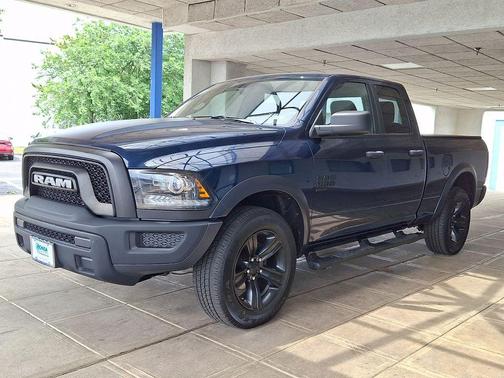 Patriot Blue Pearlcoat 2022 RAM 1500 Classic SLT