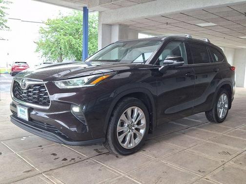 Amber 2021 Toyota Highlander Limited